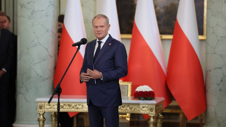 donald-tusk-ostrzega-ministrow-przed-glosowaniem-przeciw-ustaleniom-rzadu
