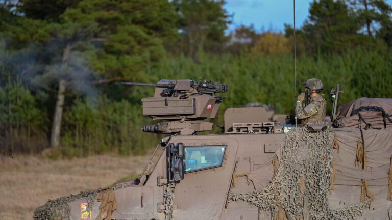 Nowe priorytety Paryża – „Gospodarka wojenna”