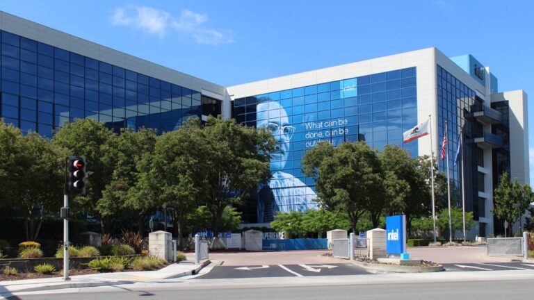 intel-wycofal-sie-z-duzej-inwestycji-w-polsce