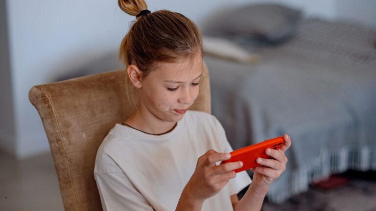 Zakaz dostępu do mediów społecznościowych dla dzieci poniżej 15. roku życia